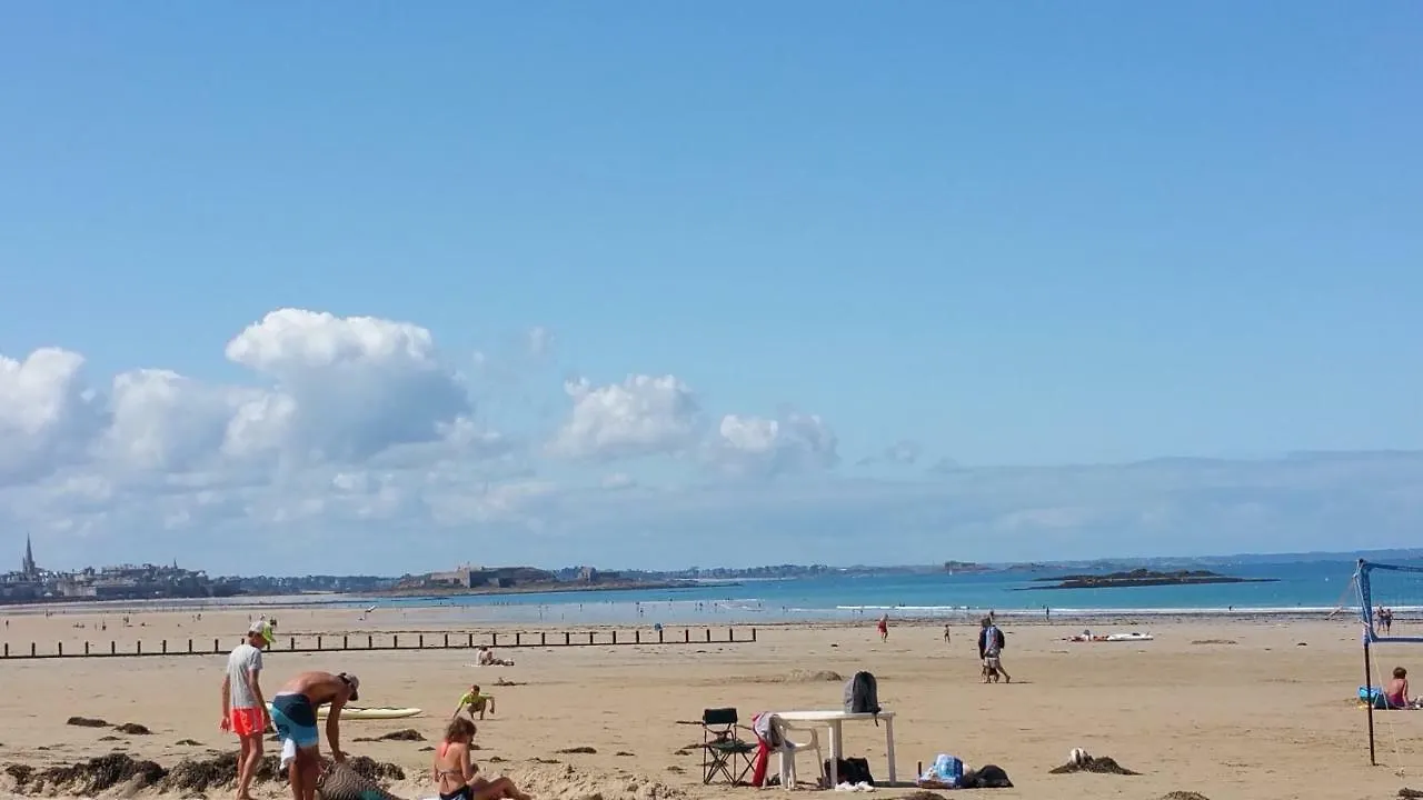 T2 terrasse de charme à Rochebonne 400 m plage Saint-Malo Appartement